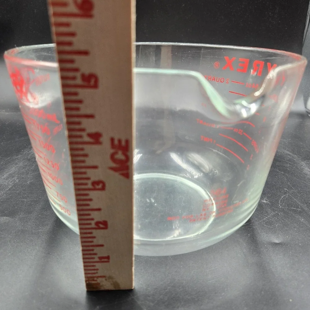Vtg PYREX 564 Measuring Cup 8 Cups 64 Oz 2 Quarts 2 Liters 2000 ML Red Lettering